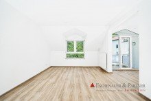 Wohnzimmer Gem�tliche Dachgeschoss-Maisonette-Wohnung mit Balkon nahe dem historischen Altstadtkern