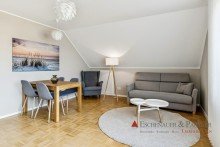 Wohnzimmer Willkommen in Ihrem neuen R�ckzugsort - einer m�blierten 2-Zimmer-Dachgeschosswohnung mit 2 Balkonen
