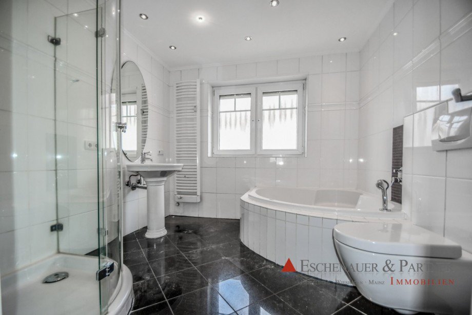 Badezimmer Dachgeschosswohnung Nu�loch