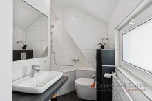 Wannenbad Urbaner Lifestyle trifft Dachterrassen-Feeling - Maisonette-Wohnen in Toplage von Sandhausen