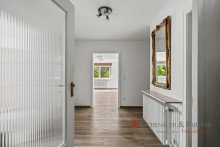 Flur Wohnen trifft Natur - Gro�z�gige Gartenwohnung mit Einbauk�che