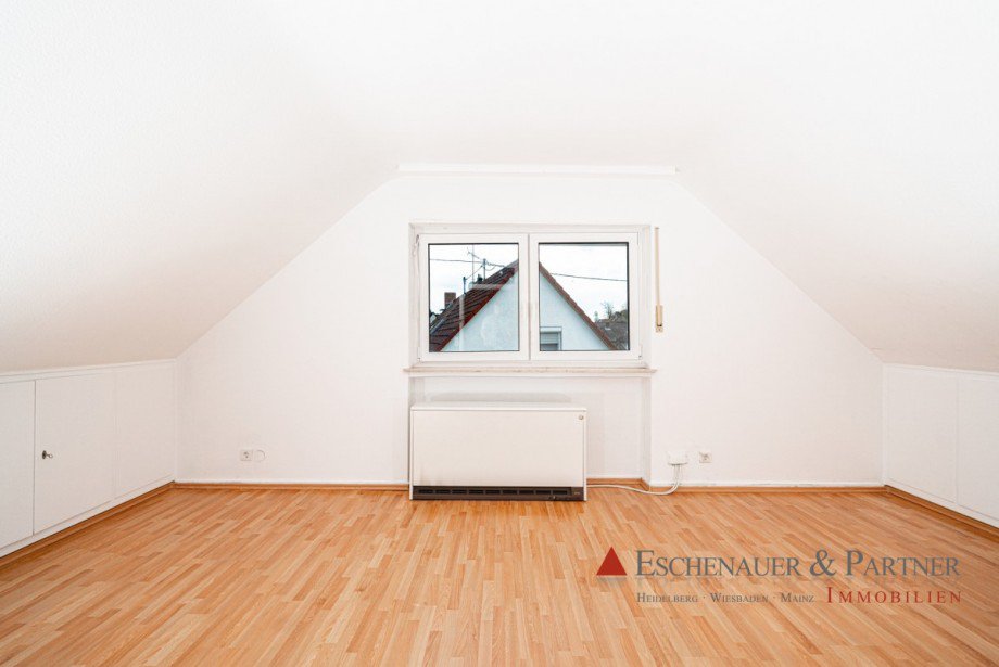 Apartment DG Doppelhaush�lfte Wiesbaden