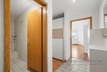 Flur Teilm�blierte 2 ZKB mit 2 Balkonen, Tiefgaragenstellplatz und Personenaufzug in Leimen
