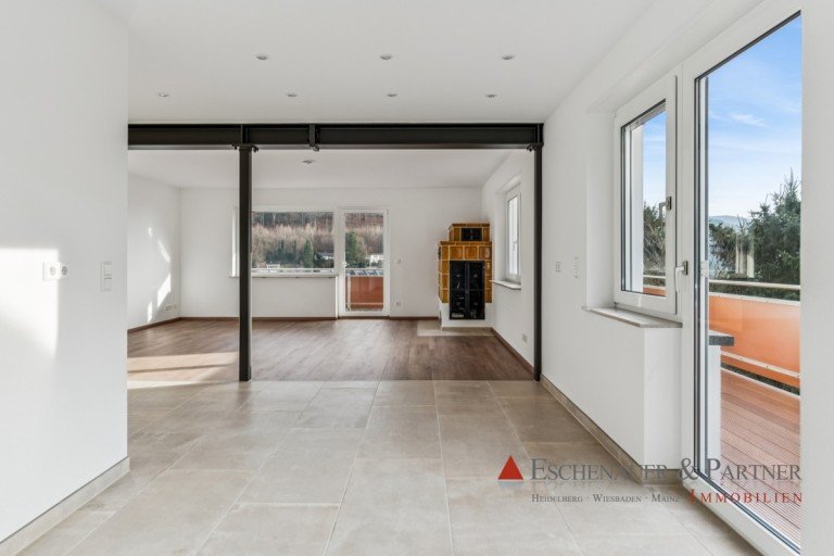 Wohn-/ Essbereich Heidelberg / Ziegelhausen Etagenwohnung IDEAL F�R PAARE UND FAMILIEN - Frisch sanierte 4 ZKBB mit Panorama-Balkon und tollem Ausblick