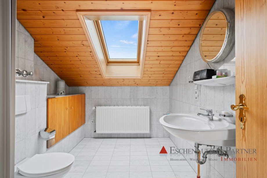 Badezimmer DG Einfamilienhaus Wiesbaden