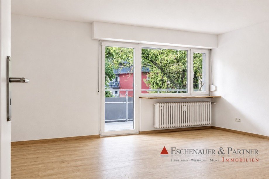 Renoviert und bezugsbereit: 3,5-Zimmer-Wohnung mit zwei Balkonen - Photo 1