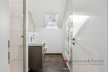 Badezimmer Willkommen in Ihrem neuen R�ckzugsort - einer m�blierten 2-Zimmer-Dachgeschosswohnung mit 2 Balkonen