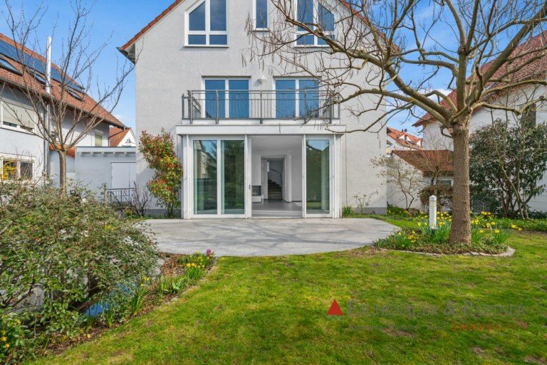 Gartenansicht Mannheim Einfamilienhaus HAUSTIERE ERLAUBT - Exklusives Einfamilienhaus in ruhiger und bevorzugter Wohnlage von Mannheim