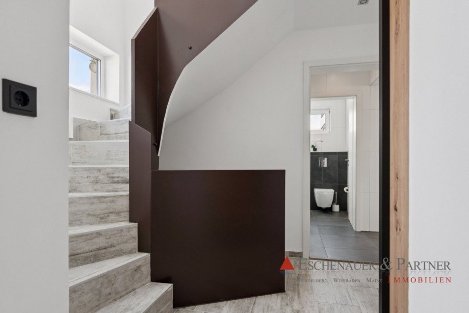 Treppe ins Dachgeschoss Maisonettewohnung Sandhausen