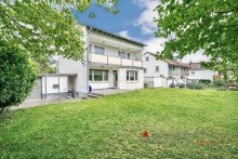 Gartenansicht Freistehendes Einfamilienhaus in Wiesbaden mit sch�nem gro�en Grundst�ck