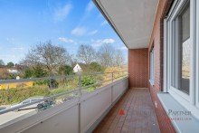 Balkon zur Stra�e (Foto von Juni 2025) Ankommen. Wohlf�hlen. Bleiben. Stilvolle 3-Zimmer-Wohnung in begehrter Lage von HD-Wieblingen