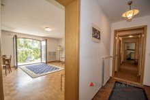Flur UG Gro�z�giges Einfamilienhaus mit herrlichem Blick ins Gr�n der Umgebung