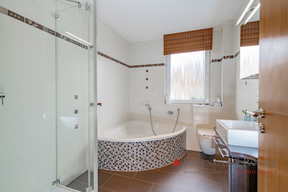 Bad EG Maisonettewohnung Fl�rsheim am Main