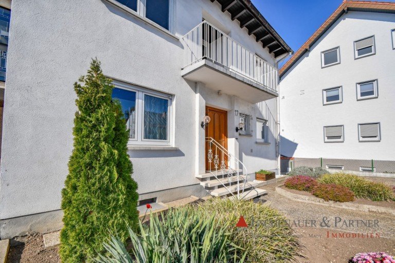  Ilvesheim Doppelhaush�lfte Einfamilienhaus mit tollem Garten, gro�er Dachterrasse und 3 Balkonen