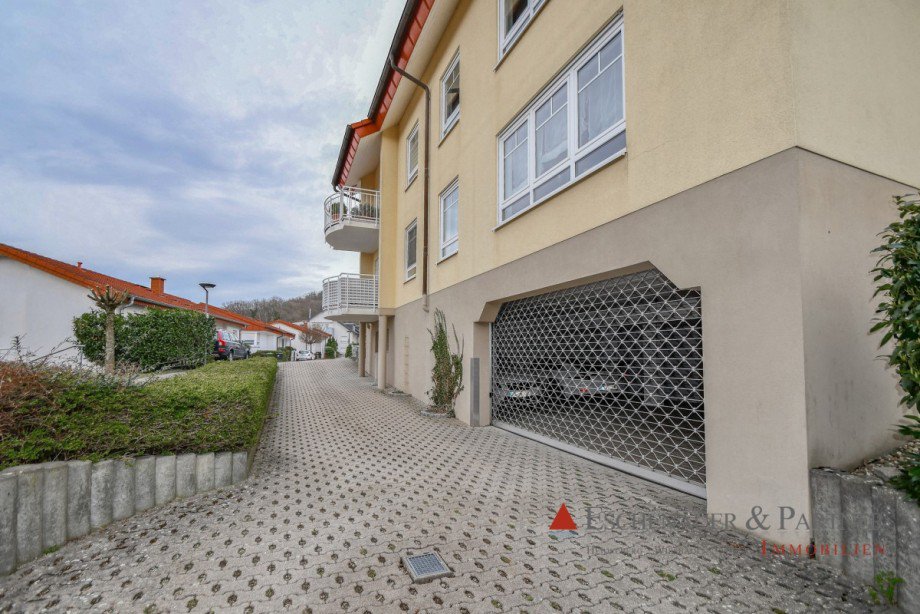 Garageneinfahrt Dachgeschosswohnung Nu�loch
